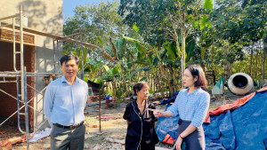 Đoàn công tác của Đảng ủy – UBMTTQ Việt Nam xã Nha Bích khảo sát tiến độ xây dựng nhà tình thương