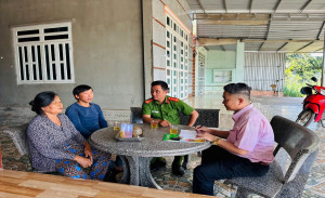 Phòng giao dịch ngân hàng chính sách xã hội Chơn Thành tiếp tục giải ngân vốn vay chương trình cho người chấp hành xong án phạt tù