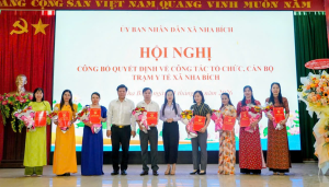 Xã Nha Bích công bố quyết định về công tác tổ chức, nhân sự trạm y tế xã