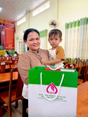 Ngân hàng NN&PTNT và Công đoàn Ngân hàng CSXH tỉnh Đồng Nai thăm trao quà cho các hộ cận nghèo, hộ có hoàn cảnh khó khăn xã Nha Bích nhân dịp Tết Nguyên đán Bính Ngọ năm 2026.