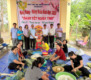 Nhân dân xã Nha Bích gói tặng hơn 2.000 bánh chưng, bánh tét trong Chương trình “Bánh Tết nghĩa tình”