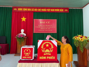 Khai mạc bầu cử tại Tổ bầu cử ấp 4, xã Nha Bích