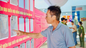 Khai mạc bầu cử tại Tổ bầu cử ấp Minh Lập 5, xã Nha Bích