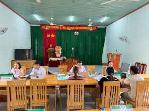 Ngân hàng chính sách xã hội tổ chức họp giao ban với các Tổ chức hội nhận uỷ thác, tổ Tiết kiệm và Vay vốn (TK&VV) tại phiên giao dịch xã Nha Bích nhân dịp đầu năm mới.