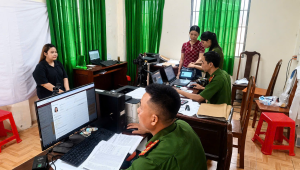 Công an xã Nha Bích xuyên lễ cấp căn cước, định danh điện tử phục vụ Nhân dân