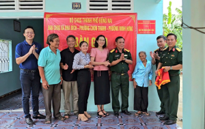 Những mái nhà nghĩa tình thắt chặt tình Quân - Dân