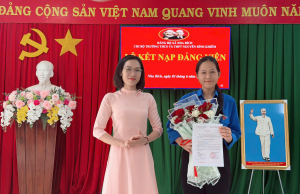 Thắp sáng lý tưởng tuổi trẻ – Kết nạp Đảng cho 2 học sinh ưu tú tại Trường THCS và THPT Nguyễn Bỉnh Khiêm