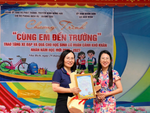 Nha Bích trao tặng xe đạp, quà cho học sinh có hoàn cảnh khó khăn