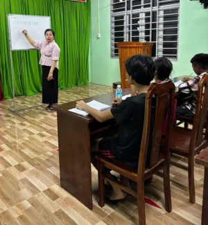 Ban Điều hành ấp 5 chủ động mở lớp xóa mù chữ, trao cơ hội học tập cho người dân