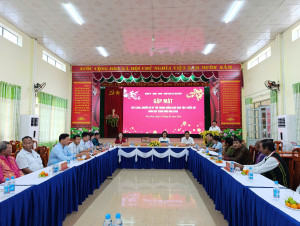 Họp mặt già làng người có uy tín nhân dịp Xuân Bính Ngọ