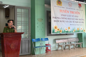 Chi đoàn Công an xã Nhơn Trạch tổ chức tuyên truyền pháp luật tại Trường THPT Phước Thiền docx