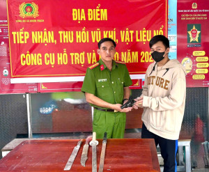 công án xã tiếp nhận nhiều loại vũ khí