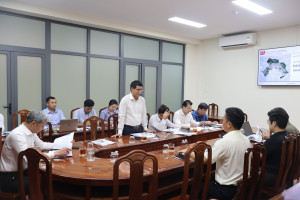 Lãnh đạo xã Nhơn Trạch nghe đơn vị tư vấn trình bày ý tưởng...