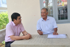 Ông Lê Văn Bon Tổ trưởng vay vốn nhiệt tình, tận tâm của ấp Phước Kiểng (3) docx