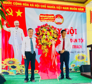 Chủ tịch UBND xã Lư Thành Nam dự Ngày hội Đại đoàn kết toàn dân tộc tại ấp Bình Phú docx