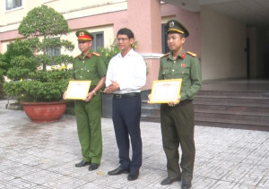 NHON TRACH KHEN THUONG DOT XUAT LUC LUONG CONG AN XA XA docx