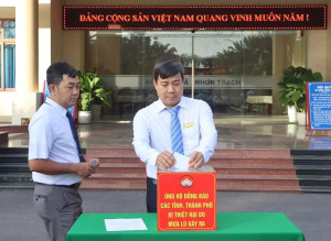 Xã Nhơn Trạch hướng về miền Trung nhiều tỷ đồng và hàng chục tấn nhu yếu phẩm được quyên góp docx