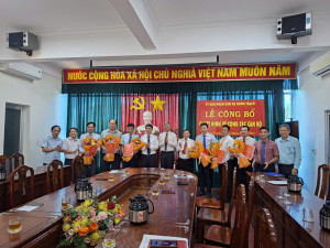 Xã Nhơn Trạch công bố các Quyết định về công tác cán bộ