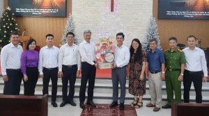 Lãnh đạo xã Nhơn Trạch đến thăm và chúc mừng Giáng sinh các...