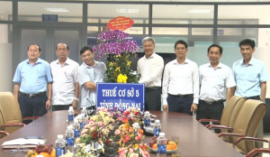 Bí thư Đảng ủy xã Từ Nam Thành đến thăm các đơn vị Thuế, Kho bạc dịp cuối năm 2025