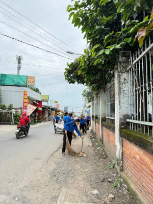 Đoàn xã Nhơn Trạch ra quân ngày “Chủ nhật xanh”