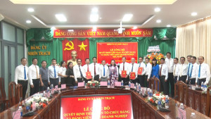 Đảng ủy xã Nhơn Trạch tổ chức Lễ công bố Quyết định tiếp nhận Tổ chức Đảng và Đảng viên Khối doanh nghiệp Nhà nước: