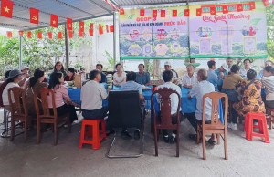 Đón tiếp nhiều đoàn tham quan, học tập mô hình trồng trà Phú Hội