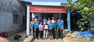 Ban Thường trực UB MTTQ Việt Nam trao tặng Quyết định cho Ông Nguyễn Thành Nam ấp 1