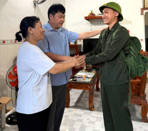 Thanh niên xã Nhơn Trạch hăng hái lên đường tham gia nghĩa vụ Công an nhân dân