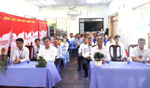 Lãnh đạo Ban Tuyên giáo và Dân vận Tỉnh ủy dự khai mạc bầu cử tại ấp Phước Kiểng