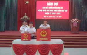 Ngày hội bầu cử ở Trung tâm Huấn luyện Vùng 2 Hải quân