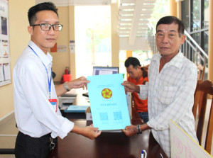 Xã Nhơn Trạch nỗ lực đưa dịch vụ công trực tuyến đến gần hơn với người dân