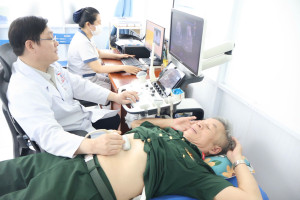Gần 200 hội viên cựu chiến binh được khám bệnh, cấp thuốc và tặng quà