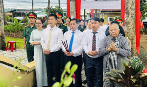 Lãnh đạo phường Nhơn Trạch dâng hương tưởng niệm các Anh...