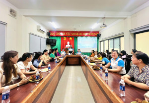 Đồng chí Nguyễn Thị Thắm Chủ tịch Hội LHPN phường chủ trì hội nghị