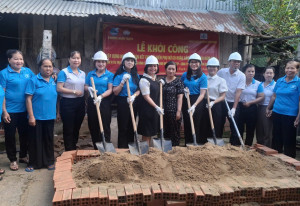 Khởi công xây dựng nhà Đại đoàn kết cho hội viên phụ nữ có...