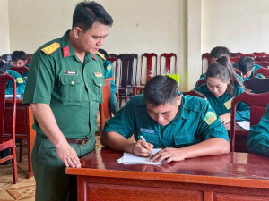 BAN CHỈ HUY QUÂN SỰ PHƯỜNG KIỂM TRA NHẬN THỨC CHÍNH TRỊ LỰC...