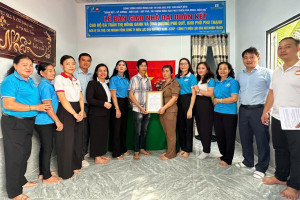 Phường Nhơn Trạch trao nhà Đại đoàn kết cho hộ gia đình khó khăn về nhà ở