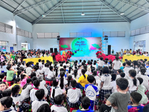 VUI HỘI TRĂNG RẰM Ở XÃ PHÚ HÒA