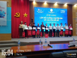 119 học viên được trao chứng nhận hoàn thành bồi dưỡng chuyên gia về chuyển đổi số