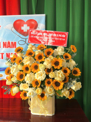 LÃNH ĐẠO XÃ PHÚ HÒA THĂM, CHÚC MỪNG NGÀY THẦY THUỐC VIỆT NAM 27/2