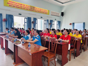 Chi hội Phụ nữ ấp Phú Hoa sinh hoạt định kỳ Quý III năm 2026