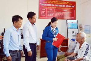 NÂNG CAO CHẤT LƯỢNG PHỤC VỤ NGƯỜI DÂN TỪ MÔ HÌNH CHÍNH QUYỀN THÂN THIỆN