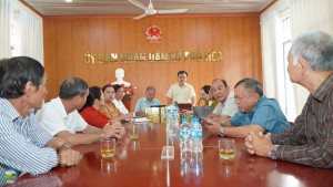 TIN THỜI SỰ - XÃ PHÚ HÒA LẤY Ý KIẾN NGUYÊN LÃNH ĐẠO VÀ CÁN BỘ CƠ SỞ VỀ ĐỀ ÁN SẮP XẾP, ĐIỀU CHỈNH, ĐỔI TÊN CÁC ẤP.