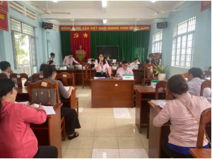 Bà Trần Thị Huyền Trang – Phó Giám đốc PGD NHCSXH Tân Phú  Họp giao ban Điểm giao dịch Phú Sơn 2