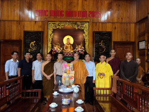 UBND xã Phú Lâm tổ chức thăm và chúc mừng các cơ sở Phật...