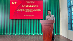 Đồng chí Nguyễn Hữu Ký - Bí thư Đảng ủy, Chủ tịch Hội đồng nhân dân xã phát biểu khai mạc. Ảnh: Hoàng Sơn