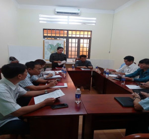 (Đ/c Lưu Thị Tuyết Nhung-PCT.HĐND xã trình bày dự kiến nội dung, chương trình kỳ họp cuối năm 2025)