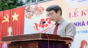 Đồng chí Nguyễn Hữu Ký - Bí thư Đảng ủy, Chủ tịch Hội đồng nhân dân xã phát biểu tại buổi lễ trường THPT Thanh Bình