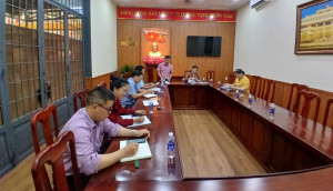 Quang cảnh hội nghị thông qua báo cáo kiểm tra nhiệm vụ chính trị của Đoàn kiểm tra Đảng ủy các cơ quan đảng tại chi bộ Ủy ban Kiểm tra. Ảnh Văn Tuân